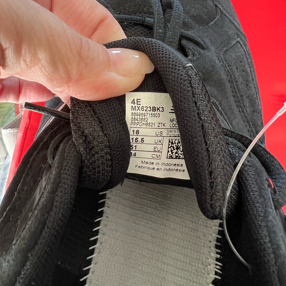 Size 16E new new balance black